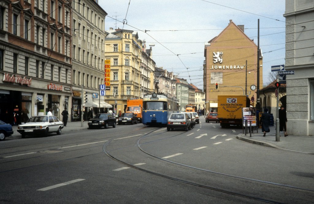 M�nchen MVV Tramlinie 19 (P3 2018) Max-Weber-Platz / Innere Wiener Strasse / Kirchenstrasse im April 1990.