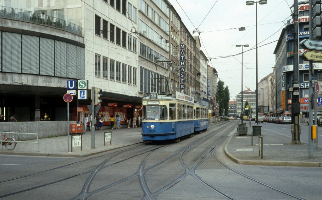 M�nchen MVV Tramlinie 25 (M4.65 2445) Bayerstrasse / Karlsplatz / Stachus im Juli 1987.