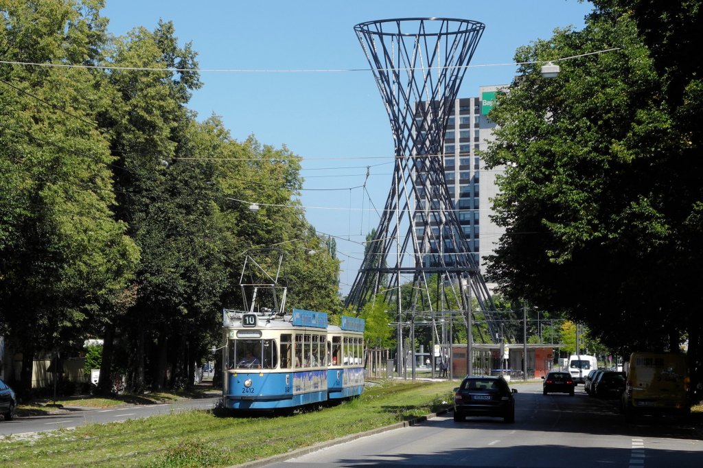 Mnchen-Tram Wagen 2412 am 19.08.12 am Effnerplatz