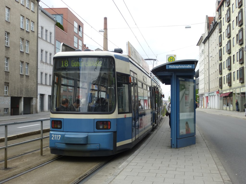 Mnchner Tram, Wagen 2117, Holzapfelstrae, 23.05.2013.