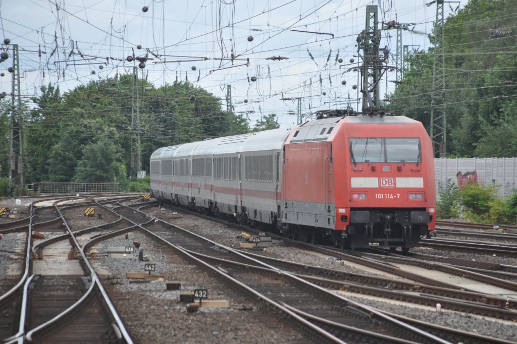 MÜNSTER, 21.07.2012, 101 114-3 mit IC 2028 nach Hamburg-Altona bei der Ausfahrt aus Münster/Westf. Hbf