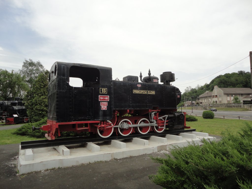 Museum der ehem. Lokomotivenfabrik Resita am 03.05.2013. Lokomotive 704-402  Principesa Elena  (Frstin Elena) war 220 PS stark und fuhr auf Schmalspurbahnen.