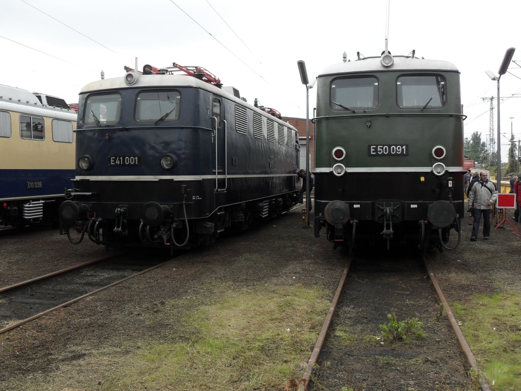 Museumslok E41 001 neben E50 091 auf dem BW Fest in Osnabrck am 19.9.10