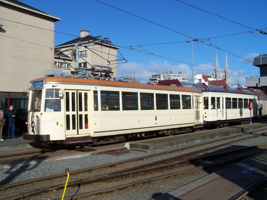 Museumstram Nr 9093 am Bahnhof Ostende am 29/03/09.