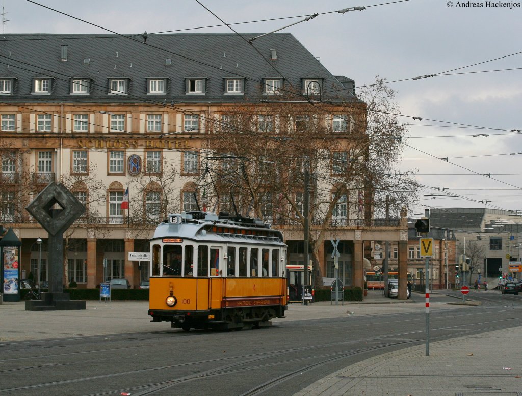 Museumstriebwagen 100 auf der Ringlinie hier am Hauptbahnhof 13.12.09