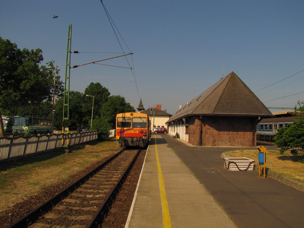 M�V Bzmot 199 (H-START 90 55 54-29 199-7 Bzmot) als R 38317 nach Kaposv�r, im Bf Si�fok; 31.05.2011