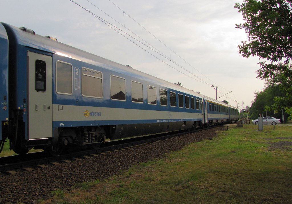 MV H-START 61 55 21-91 xxx Bmz im IC 200  KVARNER INTERCITY  von Budapest-Keleti pu nach Zagreb Glavni Kolod., in Sifok; 02.06.2011