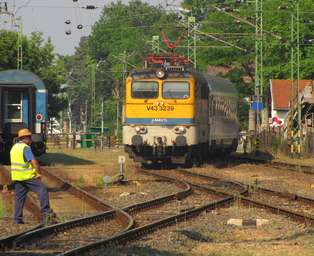 MV V43 3239 H-MVTR mit dem EN 441  VENEZIA EURONIGHT  von Venezia Santa Lucia nach Budapest-Keleti pu, bei der Einfahrt in Sifok; 31.05.2011
