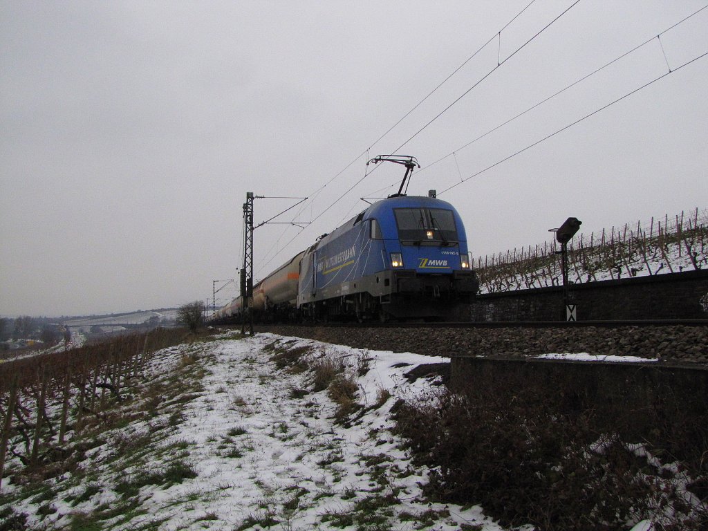 MWB 1116 912-5 mit dem DGS 59101 von Kln-Eifeltor nach Donauwrth, bei Erbach (Rheingau); 24.12.2009