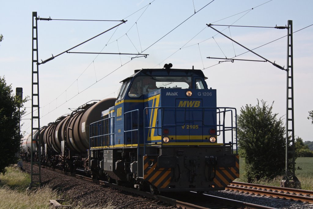 MWB V2105 am 3.6.11 bei der Durchfahrt durch Neuss-Allerheiligen.