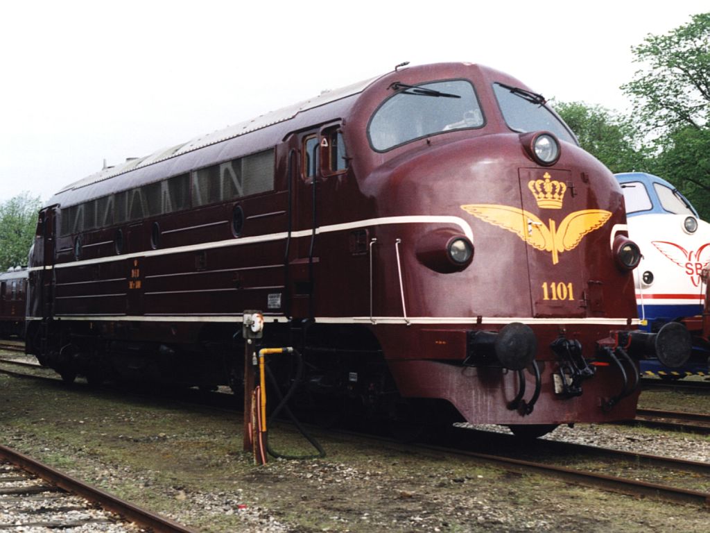 MY 1101 auf Bahnhof Randers am 15-5-1999. Bild und scan: Date Jan de Vries.