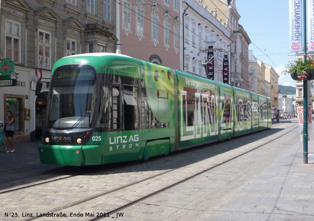 N25 in der Landstrae sdwrts unterwegs zum Hauptbahnhof passiert die Kapuzinerkirche. Ende Mai 2011 kHds