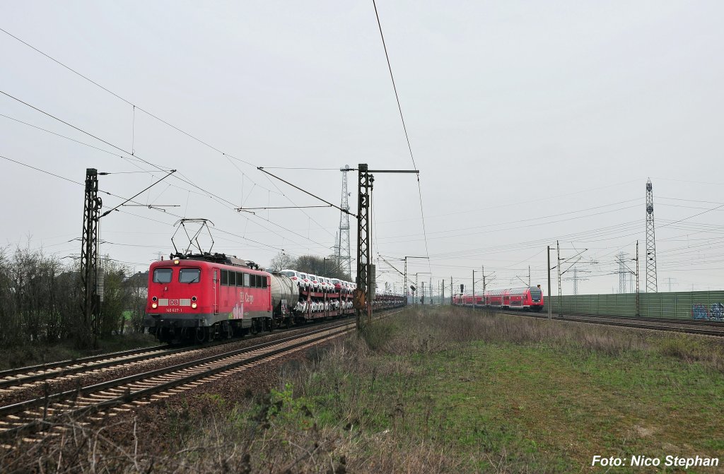 Na wer gewinnt? 140 627-1 mit ihrer gemischten Fuhre lieferte sich ein Wettrennen mit dem RE nach Rheine - die 140 hat natrlich gewonnen ^^ (Ahlten 08.04.10)