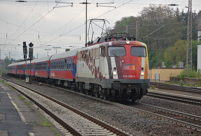 Nach 46 Jahren geht heute (12.5.) 110 329 in ihrem verdienten Ruhestand. Am 8.5.2010 war sie unterwges auf ihrer letzten gro�en Fahrt nach Bremen, aufgenommen in Kreiensen. Ihr weiteres Schicksal kann man sich leider denken. 