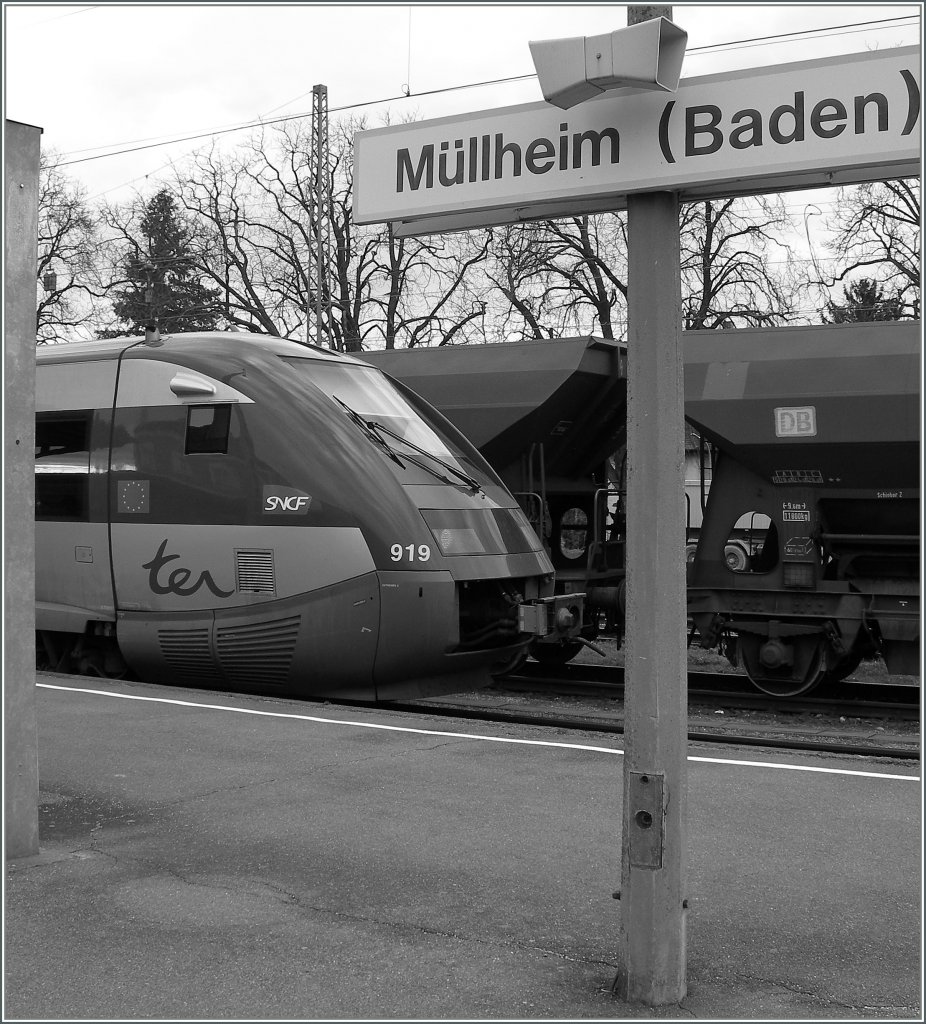 Nach all den lteren Bildern die ich in der letzten Zeit eingestellt habe ist es Zeit fr einen Blick in die Zukunft: Ab Fahrplanwechsel am 9.12.12 verkehren wieder tglich SNCF Walfische von Mulhouse nach Mllheim (Baden).
3. Dez. 2006