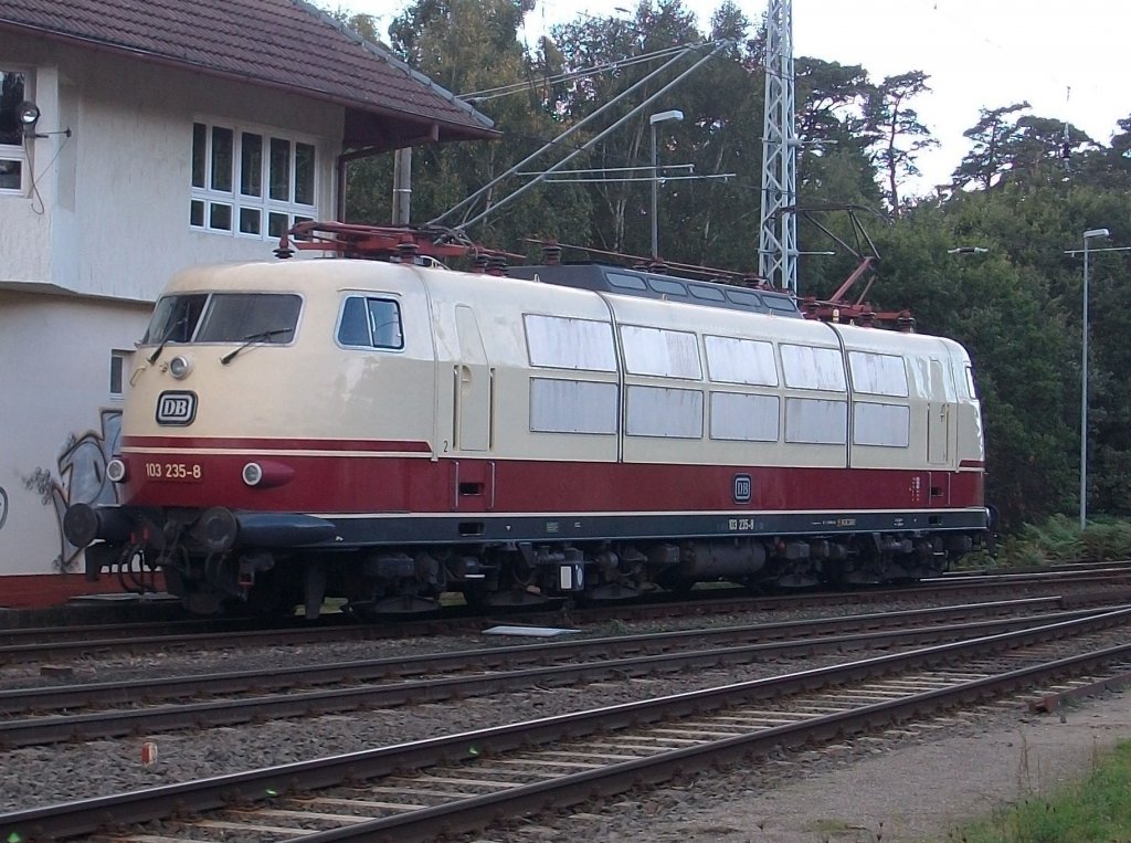 Nach der Ankunft am 19.September 2010 mu�te sich 103 235 in Binz wieder an das andere Zugende setzten.