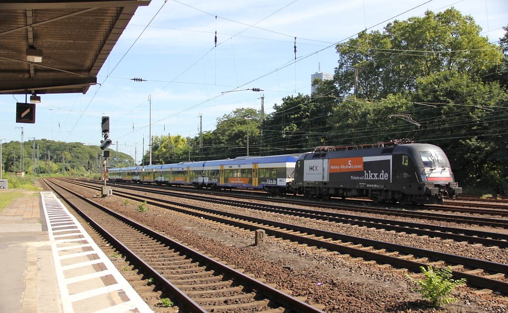 Nach Ankunft in Kln Hbf kam der HKX zum Pause machen nach Kln West. Zuglok am 17.08.2012 war 182 530 (ES 64 U2-030).