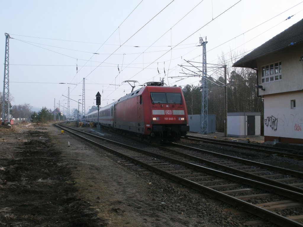 Nach der Ankunft,am 03.M�rz 2011,zog 101 046 den IC 2212,aus Koblenz,in Binz auf ein Abstellgleis.