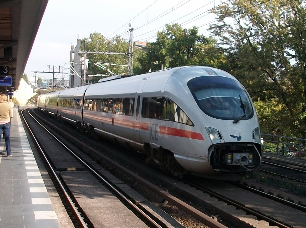Nach D�nemark unterwegs war am 09.Oktober 2010 ICE-TD 605 017 als Dieser mir am S-Bahnhof Berlin Tiergarten begegnete. 