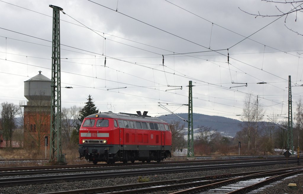 Nach dem rangieren macht sich 218 139-4 wieder auf den Weg in Richtung Eschwege West, um ihren Zug wieder anzukoppeln. Aufgenommen am 15.03.2010.