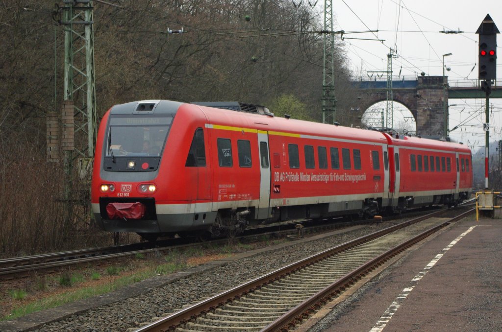 Nach dem Umsetzen fuhr 612 902 dann wieder in Richtung Osten aus Eichenberg. Aufgenommen am 08.04.2010.