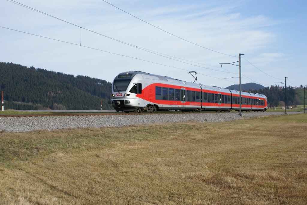 Nach einem kurzen Aufenthalt in Biberbrugg eilte der RABe 526 045-0 am 21.11.09 wieder zurck Richtung Arth-Goldau. 