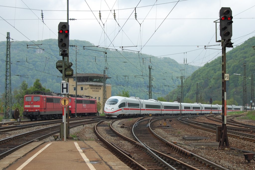 Nach einem Standortwechsel konnte auch noch dieser ICE der Baureihe 403 auf dem Weg in Richtung Ulm am 16.5.2010 im Geislinger Bahnhof aufgenommen werden.