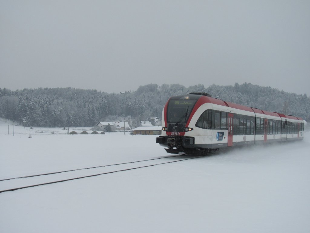 Nach der Fahrplanmigen kurzen Wende im Bahnhof Wies-Eibiswald geht es wieder zurck richtung Graz ! Hier nach der Haltestelle Wies Markt. 12.02.2012