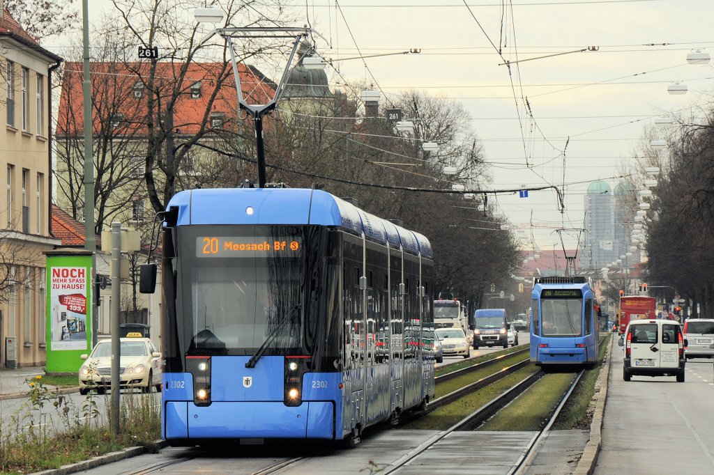 Nach der gefhlten 1000sten Probefahrt ist es entlich soweit: S1.4 2302 am 07.12.09 auf dem Zwischenkurs 20-90 am Leonrodplatz
