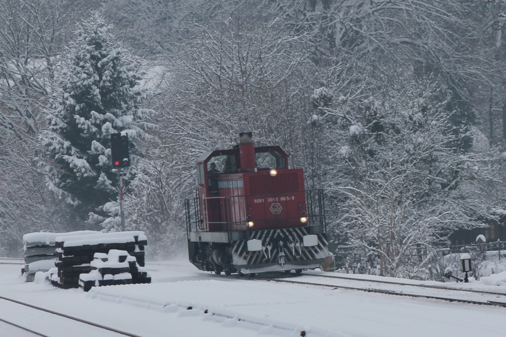 Nach getaner Arbeit macht sich das Naschiebetriebfahrzeug zu G 8533 GI-GKF-DLB (Awanst Leibenfeld) wieder auf den Rckweg . Hier im Bahnhof Deutschlandsberg am 15.01.2013