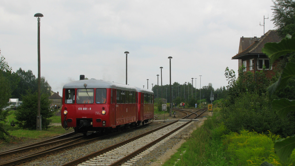 Nach einer keinen Rangieraktion der 91er knatterten dann die beiden Ferkeltaxen in Richtung Putlitz vorbei an dem westlichen Stellwerks Pritzwalks. 14.08.2011