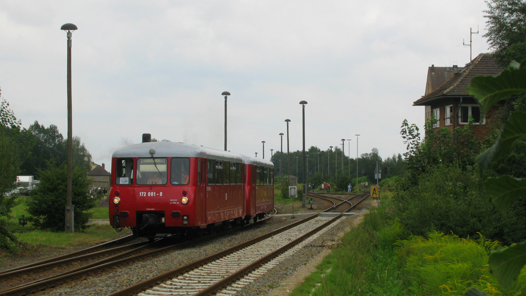 Nach einer keinen Rangieraktion der 91er knatterten dann die beiden Ferkeltaxen in Richtung Putlitz vorbei an dem westlichen Stellwerks Pritzwalks. 14.08.2011