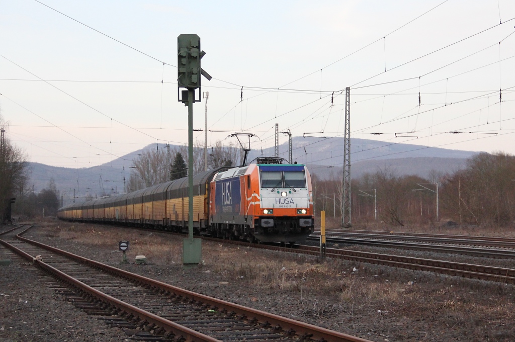 Nach kurzem Signalhalt in Eschwege West und berholung ging es fr 185 613-7 mit ARS-BMW-Zug dann weiter in Richtung Sden. Aufgenommen am 24.03.2013.