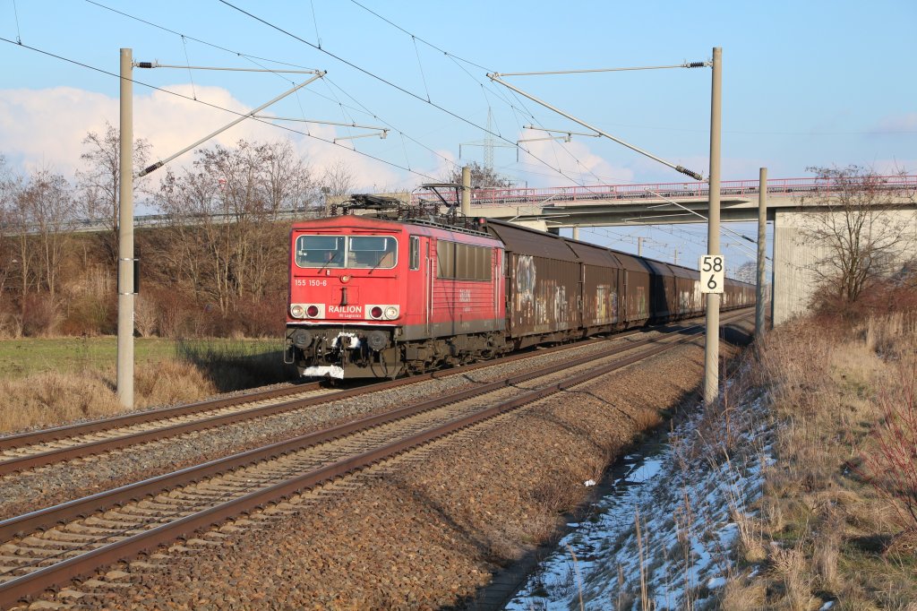 Nach lngerer Zeit ohne Gterverkehr ging es nun Schlag auf Schlag. Kurz nach der 372 kam nun die 155 150-6 mit ihrem langen Ganzzug bestehend aus H-Wagen in Richtung Leipzig. Bornitz, 10.02.2013