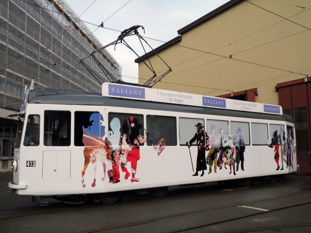 Nach der Muba, wo der Motorwagen 413 als Chatliner durch die Stadt fuhr, wurde er wieder ins Basler Gen Trmli verwandelt. Die Aufnahme entstand am 17.02.2010