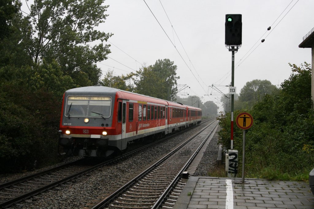 Nach Mnchen Ost fuhr am 13.09.10 928 626, aufgenommen in Poing.