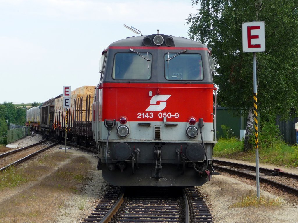 Nach der berquerung der Zwettler Eisenbahnbrcke wurde der von der 2143.50 und 2143.58 gezogene Gterzug fr mehr als eine halbe Stunde abgestellt und den Gegenzug abzuwarten, da die nchste Gelegenheit zum Ausweichen erst in Schwarzenau ist.