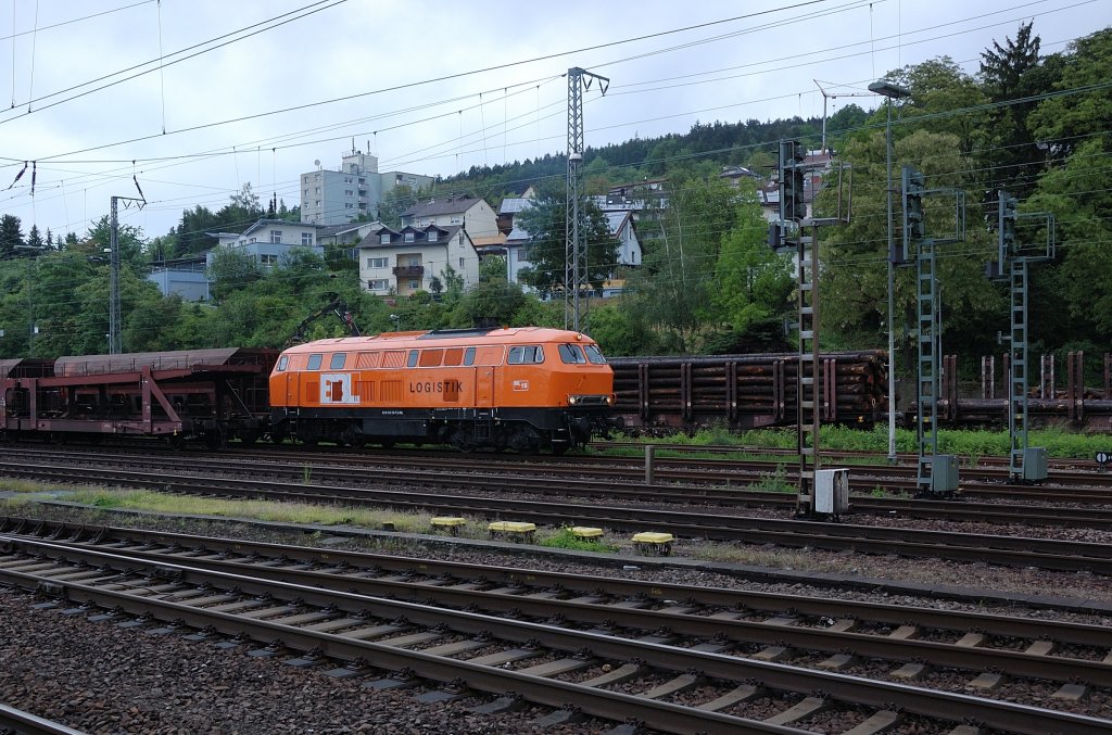 Nach einer Viertelstunde warten, kann die BBL 225 100-7 am 31.5.2013 mit ihrem Schotterzug Neckarelz in Richtung Bad Friedrichshall-Jagstfeld verlassen.