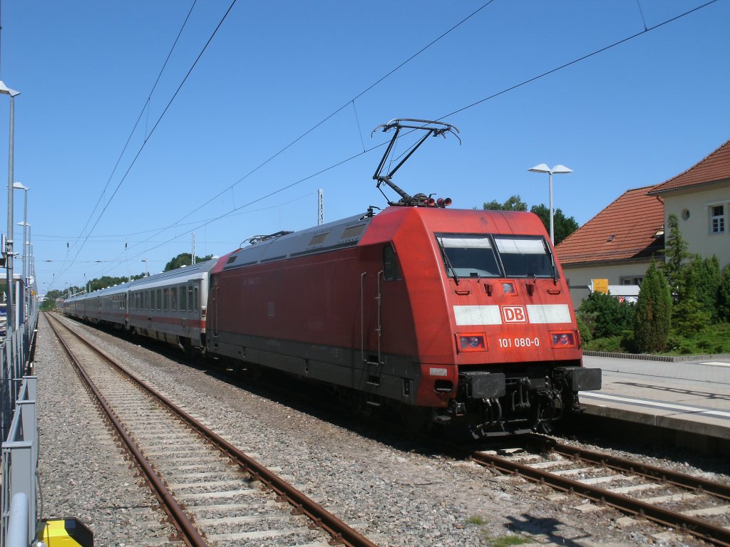 Nachdem 101 080 mit dem IC aus Hannover nach Binz kam,stand Sie,am 06.Juli 2011 mit dem IC wieder zur Rckfahrt nach Hamburg in Binz bereit.