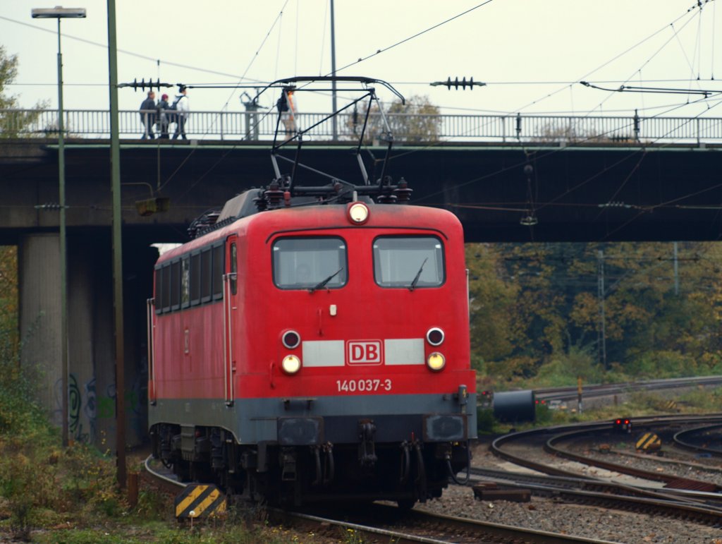 Nachdem 140 037-3 einer Cobra mit einem Stahlzug Schubhilfe bis zum Gemmenicher Tunnel gab, kommt sie wieder nach Aachen West zurck. 