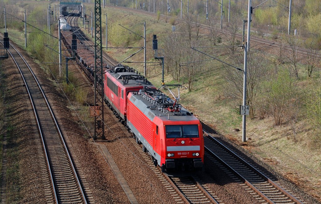 Nachdem 189 022 ca 30 Minuten vor dem roten Signal warten musste konnte auch sie am 10.04.11 ihre Fahrt Richtung Bitterfeld fortsetzen.