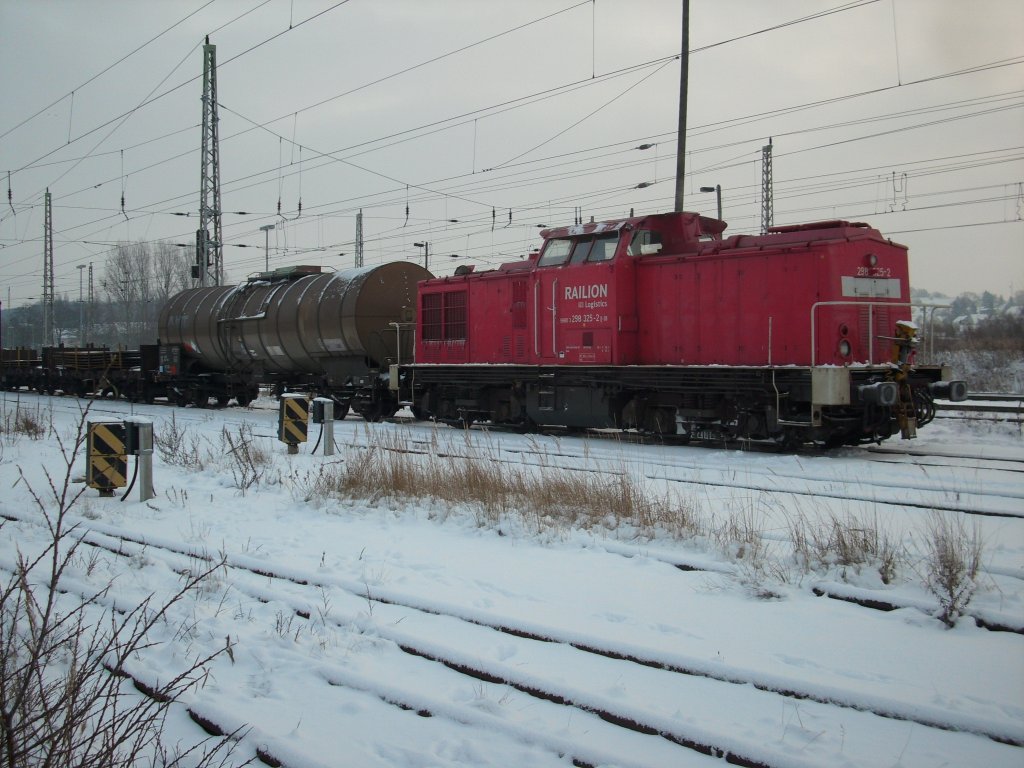 Nachdem 298 325 zusammen mit 101 073,am 21.Dezember 2009,einen Gterzug von Mukran nach Bergen/Rgen gebracht hatte und 101 073 alleine weiter fuhr,brachte 298 325 dann den Zug alleine weiter nach Stralsund.