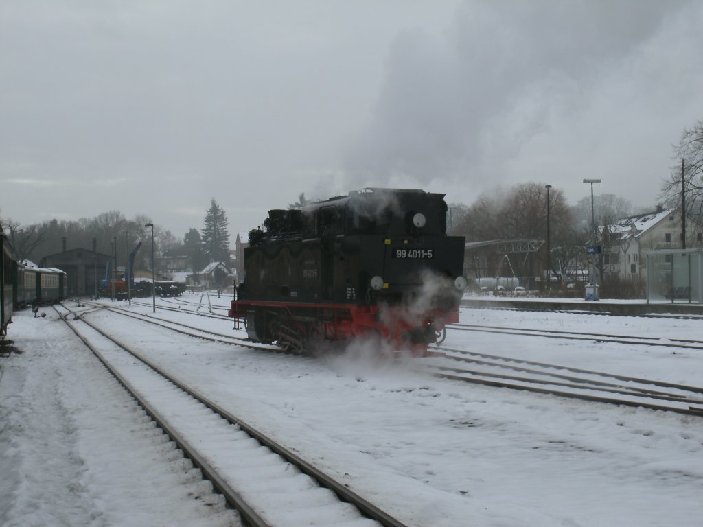 Nachdem 99 4011 ihren Zug von Ghren nach Putbus gebracht hatte ging es,am 16.Dezember 2012,in die Einsatzstelle.