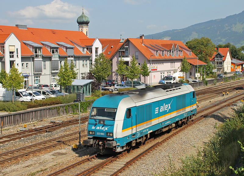 Nachdem der ALX nach Mnchen am 22. August 2012 soeben Immenstadt verlassen hat, macht sich 223 063 auf, um sich fr den ALX nach Oberstdorf in Position zu bringen. Nach dessen Ankunft wird sie sich ans Zugende setzen und im Sandwich mit einem weiteren Eurorunner nach Oberstdorf fahren.
