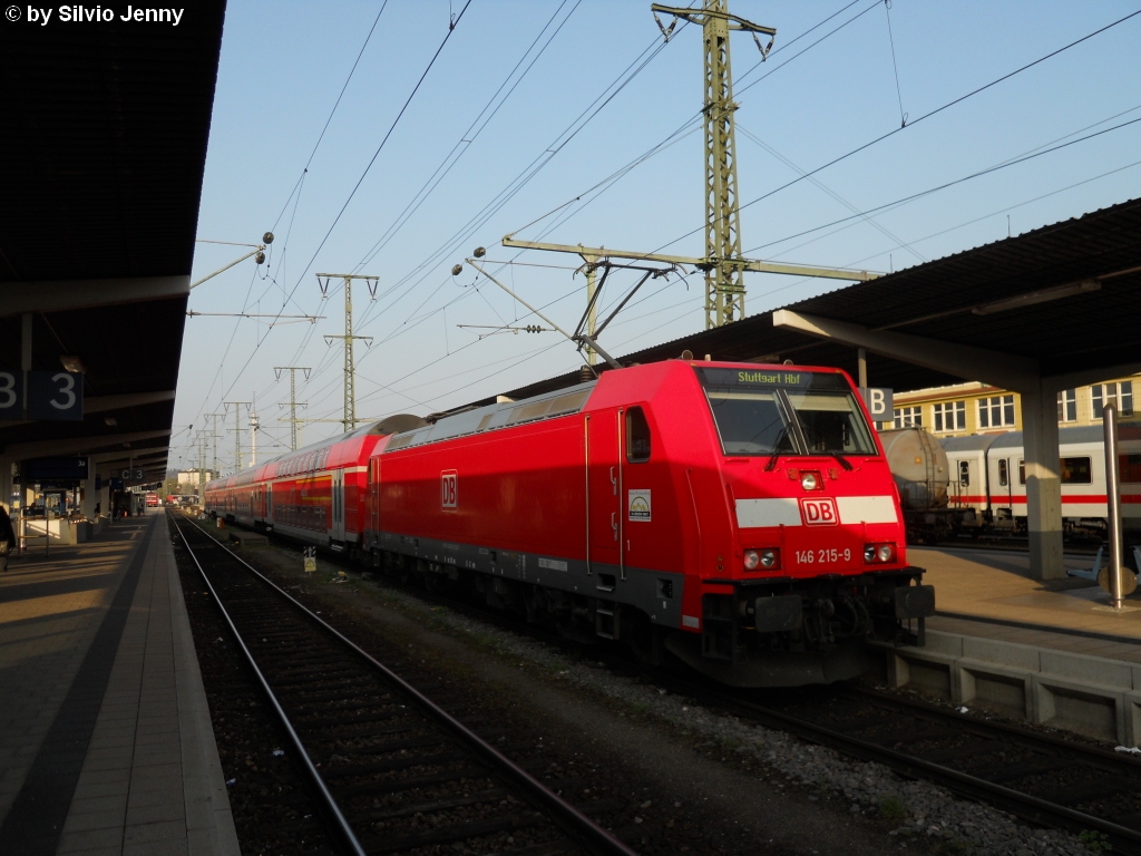 Nachdem die BR 146 215-9 am 17.4.2010 Singen (Hohentwiel) erreicht han, wird sie f�r die R�ckfahrt nach Stuttgart Hbf vorbereitet.