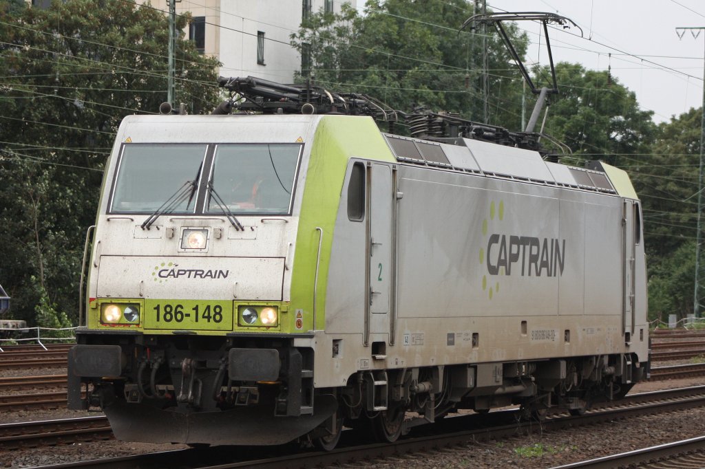 Nachdem die Captrain 186-148 am 24.8.11 ihren Kesselwagenzug abgesetzt hatte fuhr sie wieder Lz zurck.Hier in Kln-West.