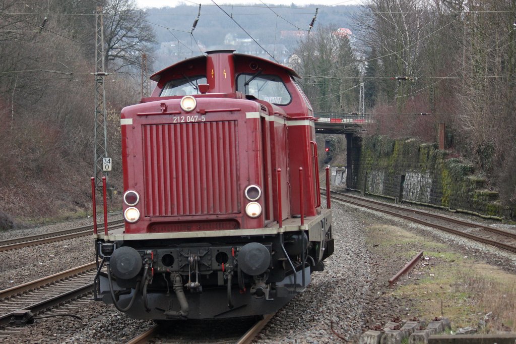 Nachdem die EfW ihren Schotterzug vermutlich in Wuppertal-Steinbeck abgestellt hatte kam sie am 11.3.12 wieder als Lz durch Wuppertal-Sonnborn gefahren.