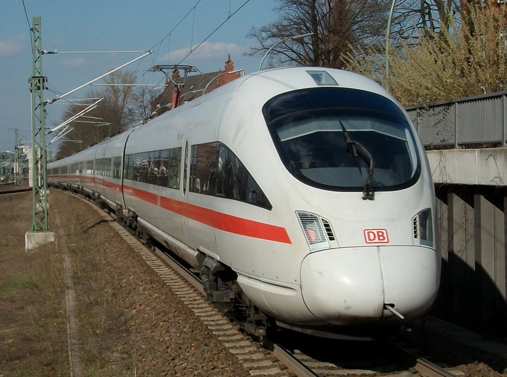 Nachdem ICE 1608 aus M�nchen in Berlin S�dkreuz am 03.April 2010 geendet hat,begab sich 411 019 als Leerfahrt zum Betriebsbf Berlin Rummelsburg.