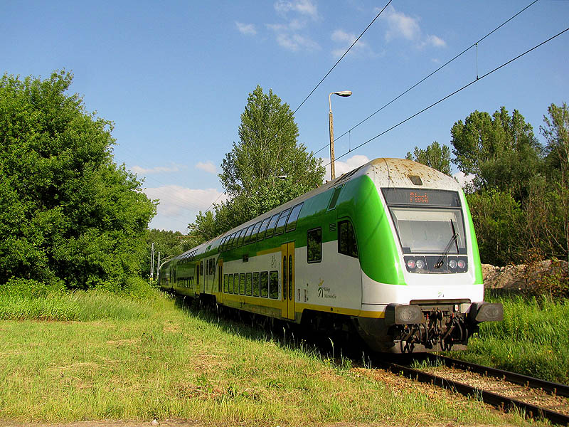 Nachdem KM 44121  Mazovia  den Betriebshof Warszawa Grochw verlassen hat, fhrt er nach Warszawa Wschodnia, um eine Reise nach Płock zu beginnen (13.06.2010).