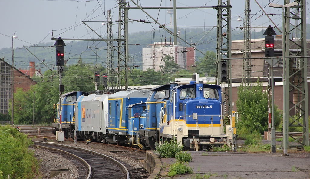 Nachdem nun Novelis den Containerbahnhof in Gttingen betreibt, bernimmt die Mittelweserbahn hierfr den Rangierdienst. daher stand am 29.06.2012 an der Nordspitze des Bahnhofs eine kleine MWB-Delegation bereit.